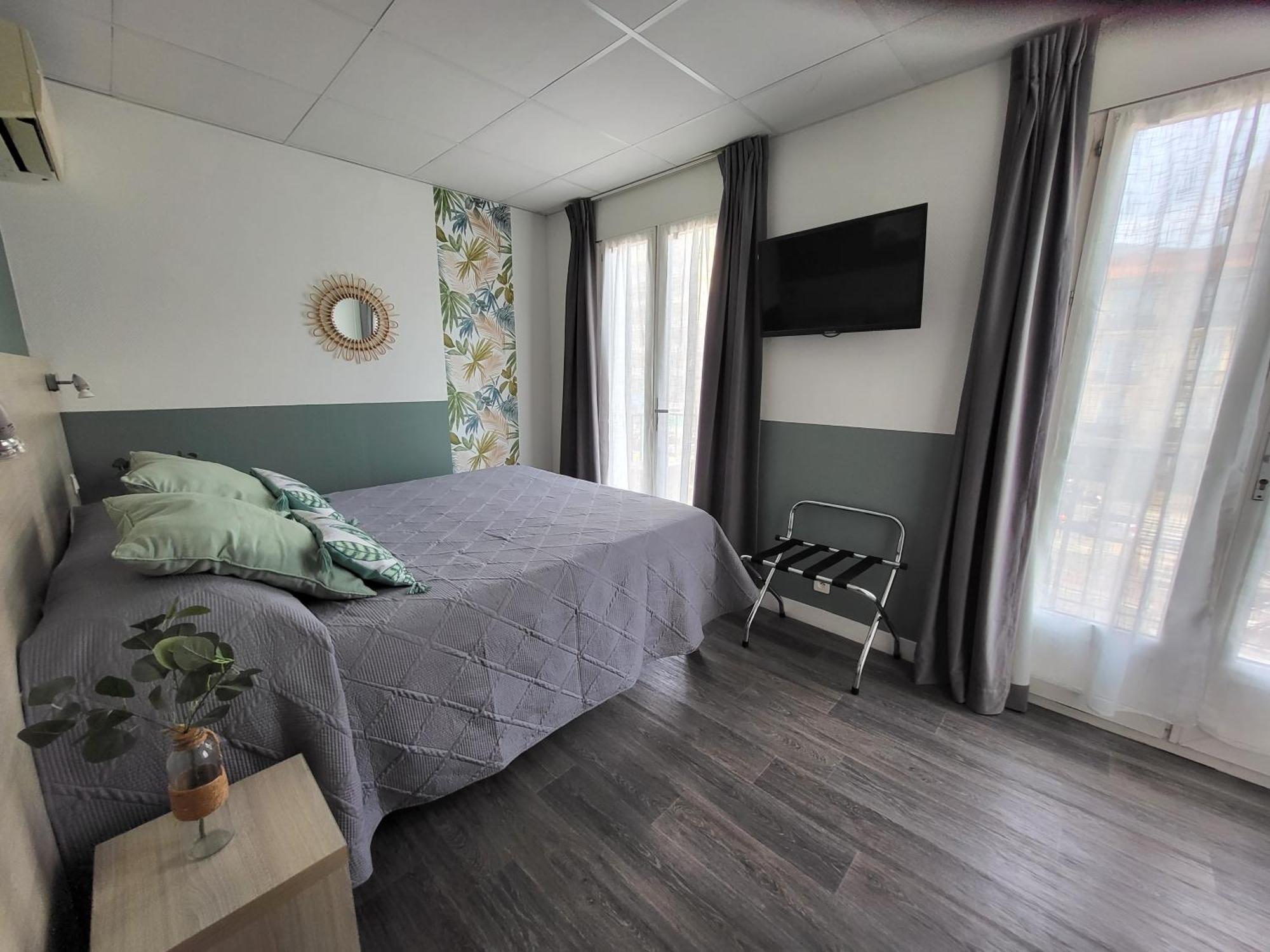 Hotel Parisien Menton Extérieur photo