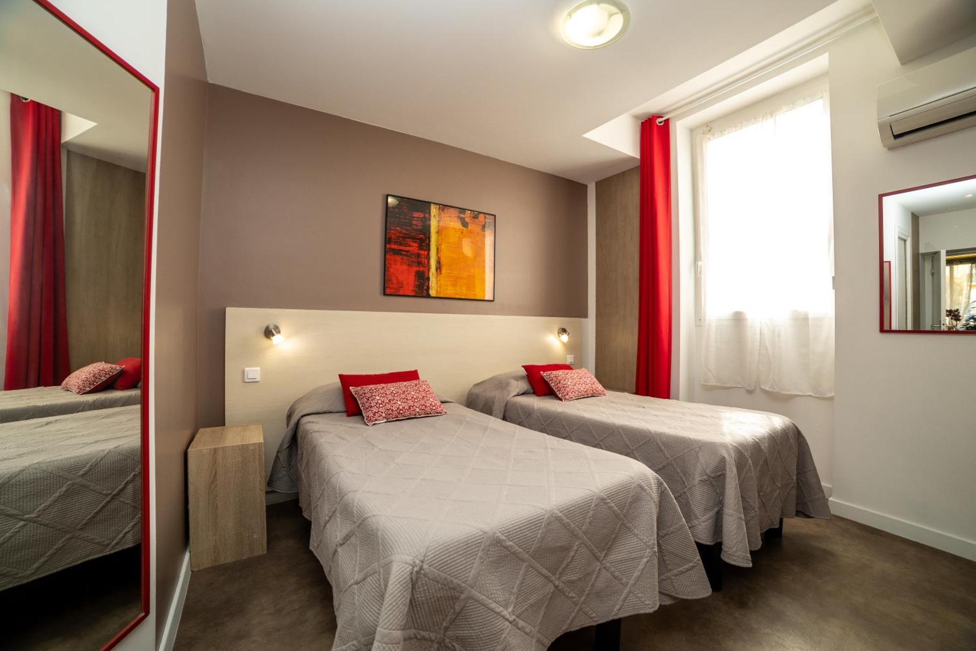 Hotel Parisien Menton Extérieur photo