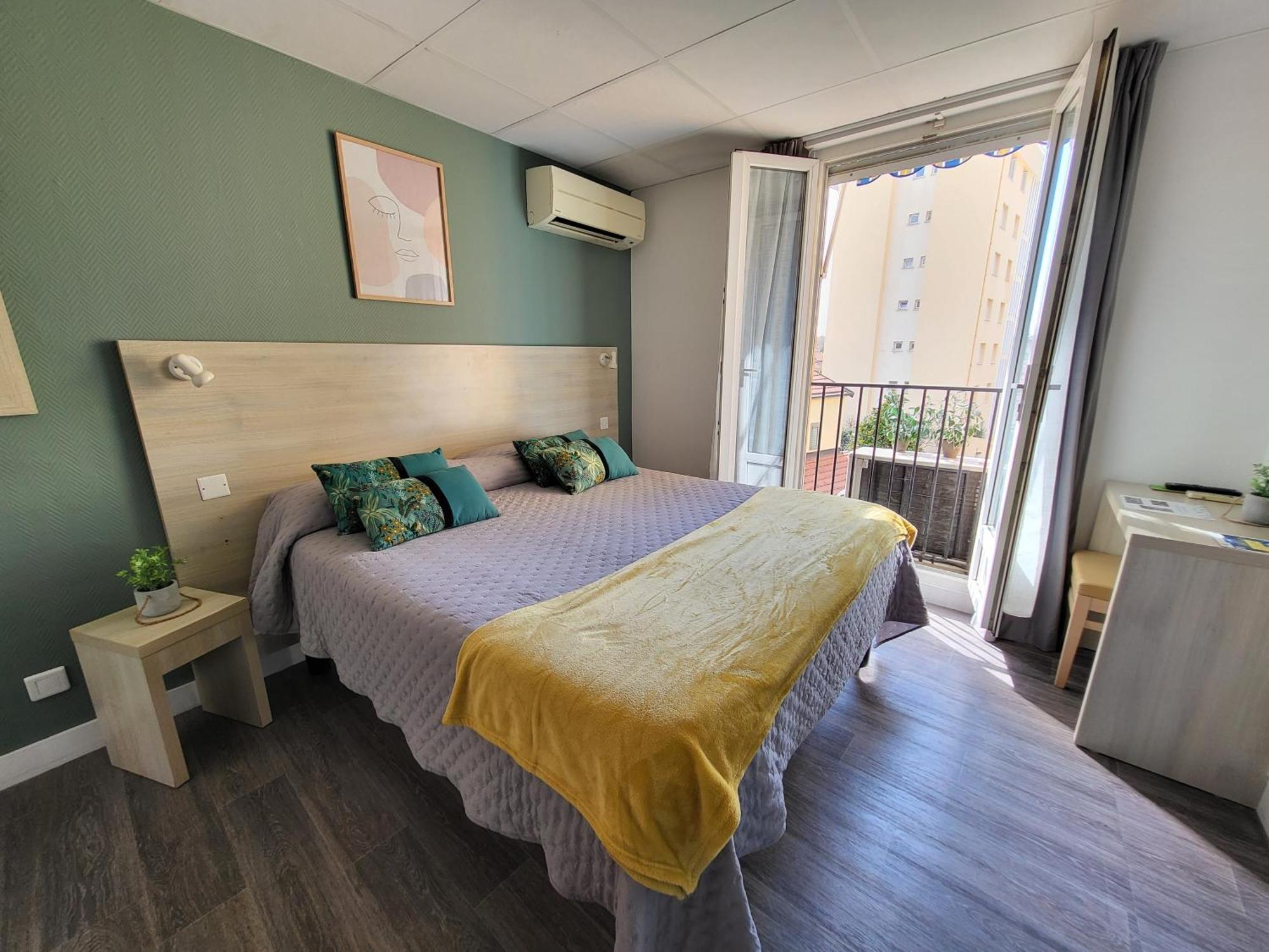 Hotel Parisien Menton Extérieur photo