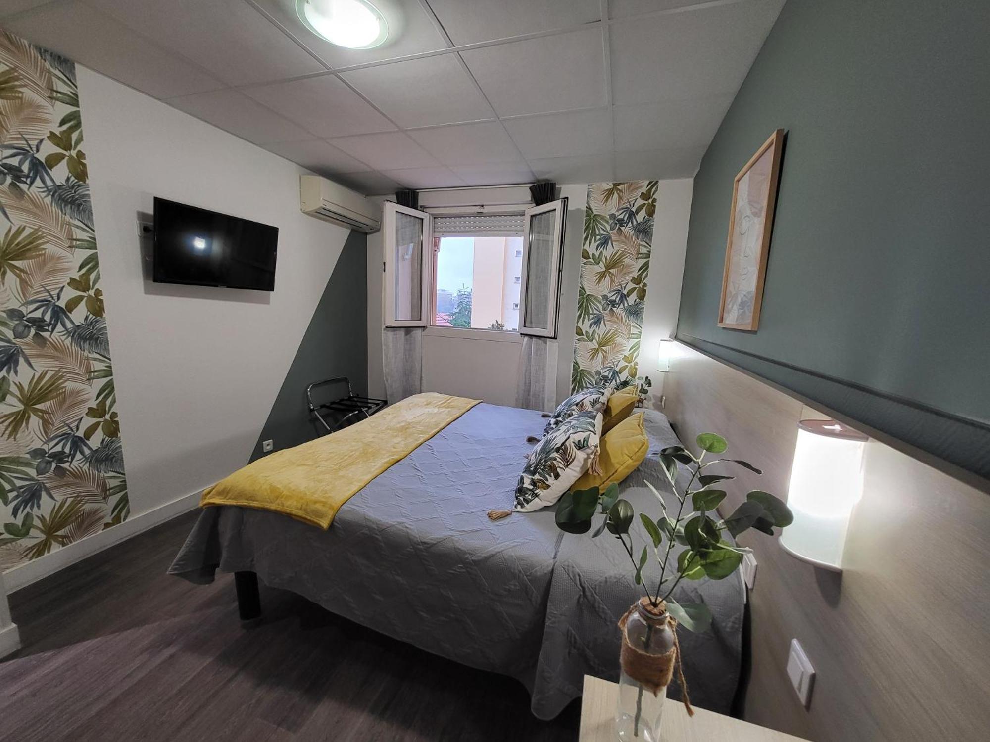 Hotel Parisien Menton Extérieur photo