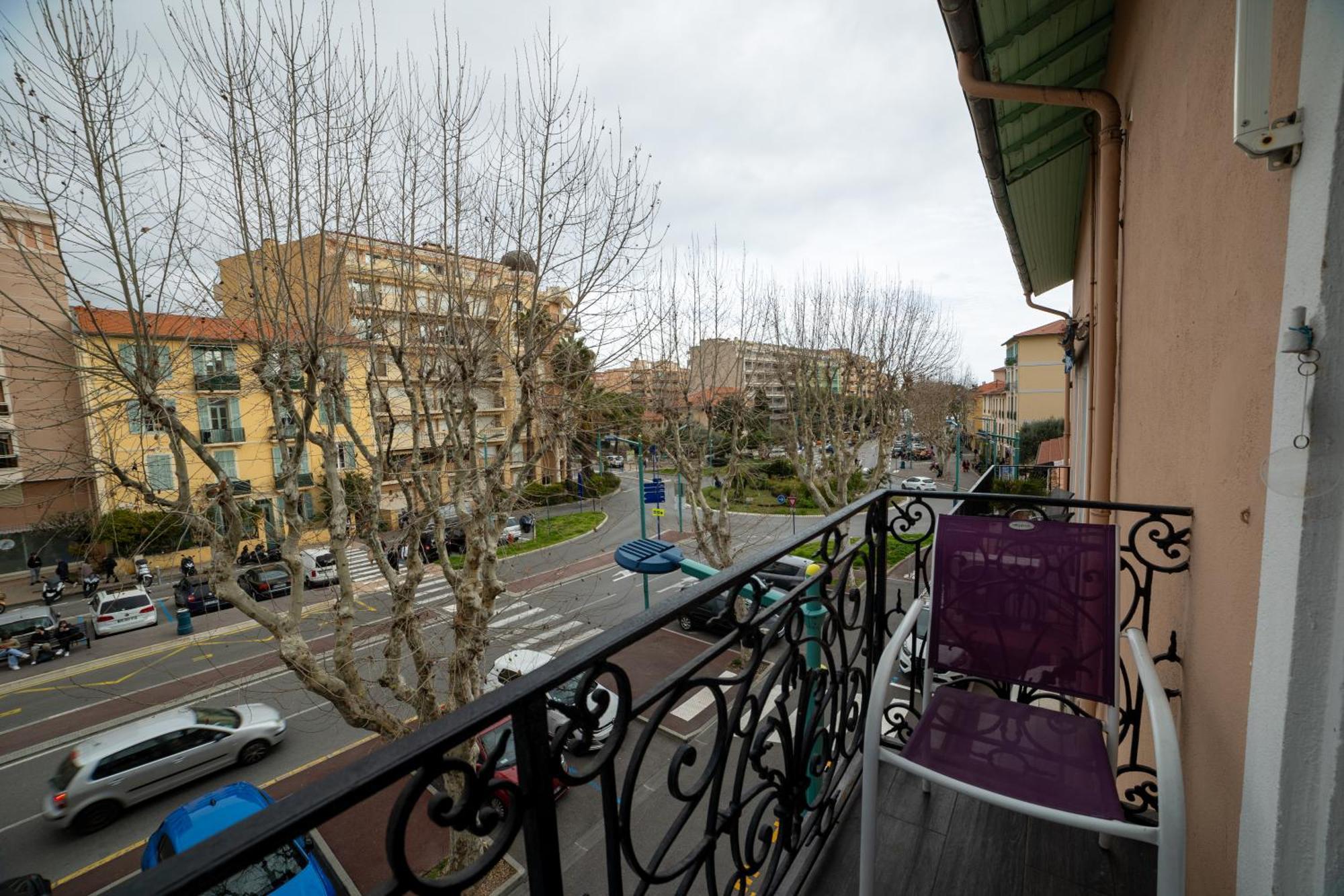 Hotel Parisien Menton Extérieur photo