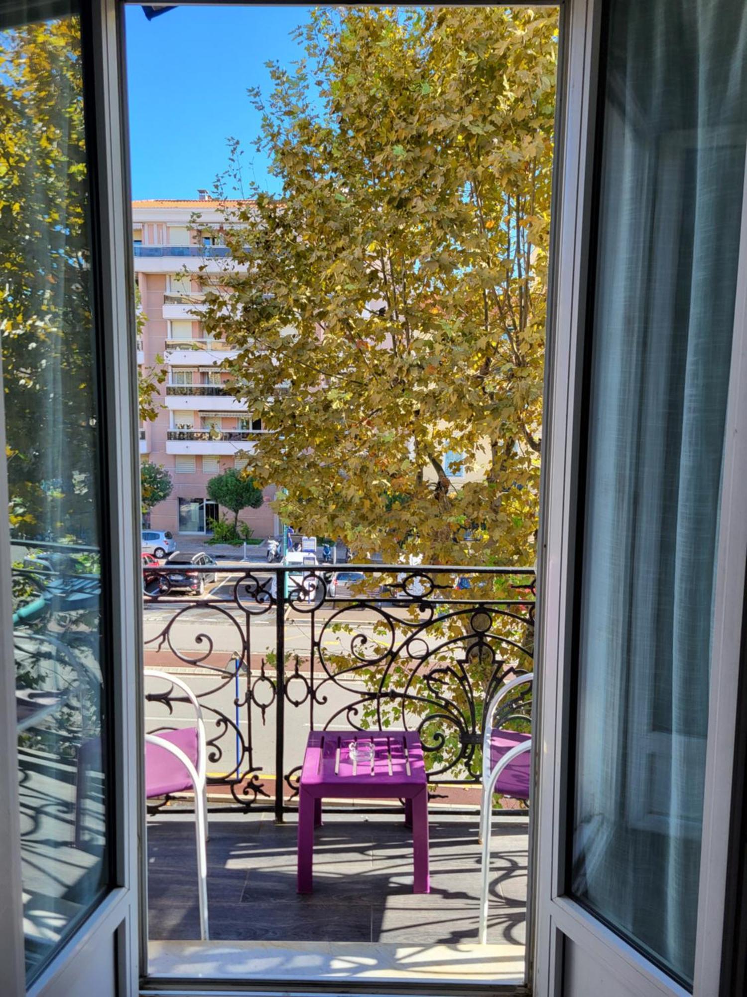 Hotel Parisien Menton Extérieur photo